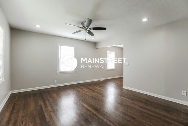 Building Photo - 3 Bedroom Pet-Friendly Home in Kansas City, MO with Main Street Renewal