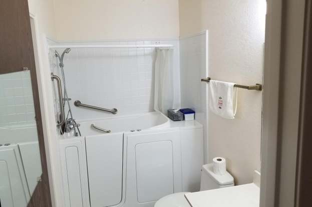 Building Photo - 875 Tanglewood Dr