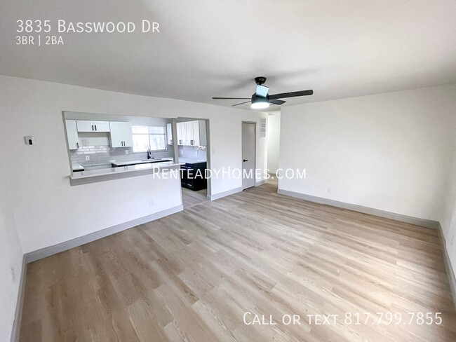 Foto del edificio - 3835 Basswood Dr