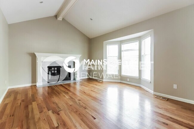 Building Photo - 3 Bedroom Pet-Friendly Home in Raymore, MO with Main Street Renewal