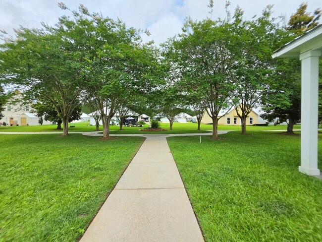 Foto del edificio - 8088 Carmel Cir