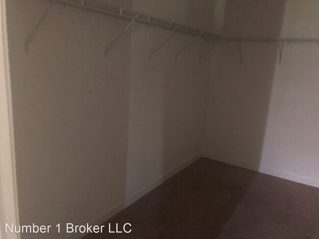 Building Photo - 15036 Evergreen Oak Loop