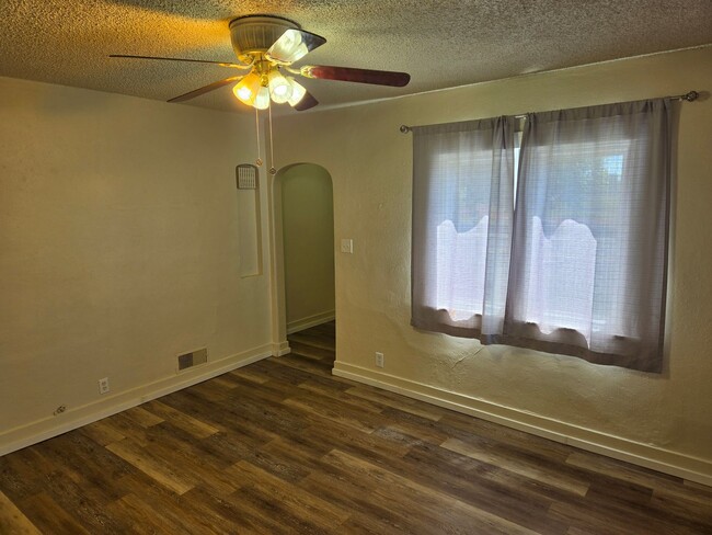 Building Photo - Great Northside 4 bed 2 bath home