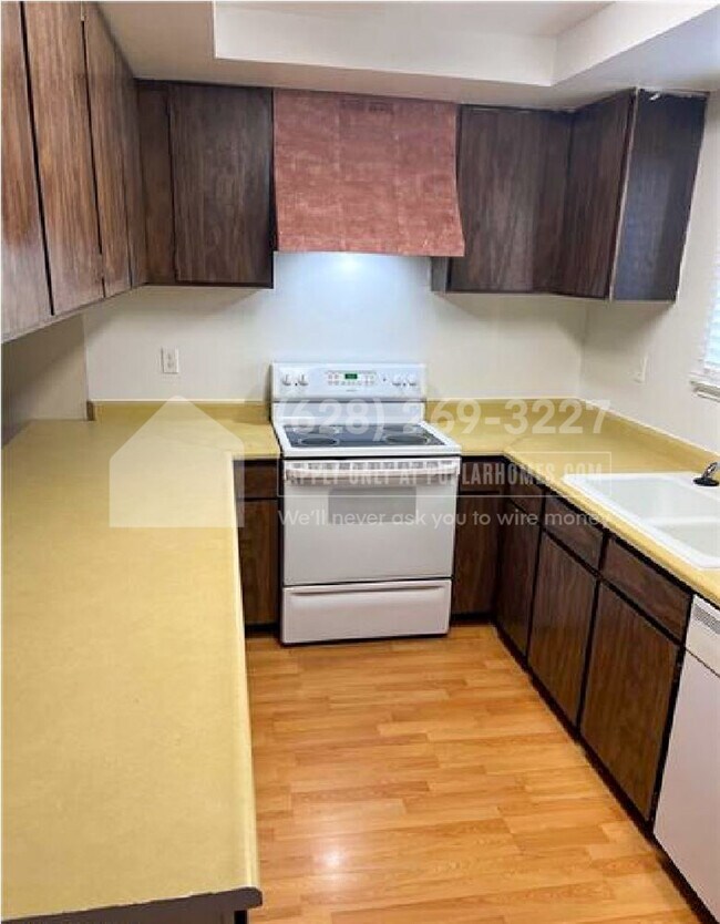 Foto del edificio - 3231 Jericho St