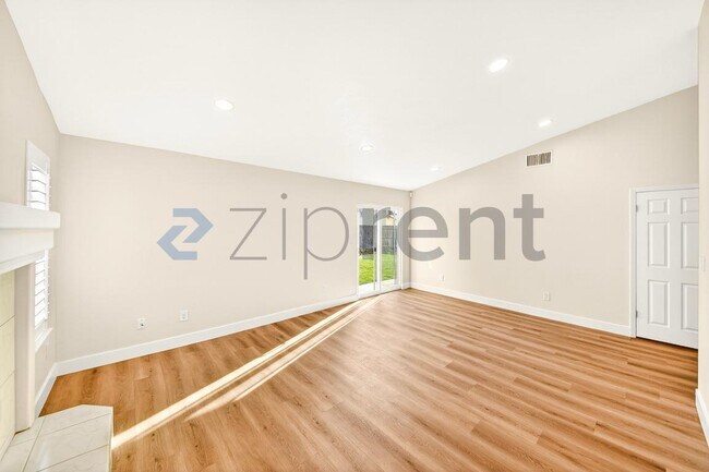 Foto del edificio - 5603 Pine Canyon Dr