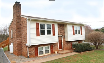 Building Photo - 201 Rolling Ridge Dr