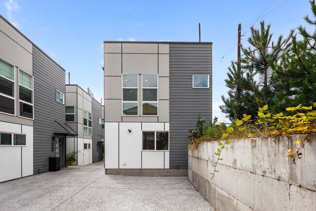 Foto del edificio - Modern Standalone Townhome with Private Rooftop Deck