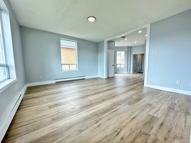 Building Photo - 520 Egerton St