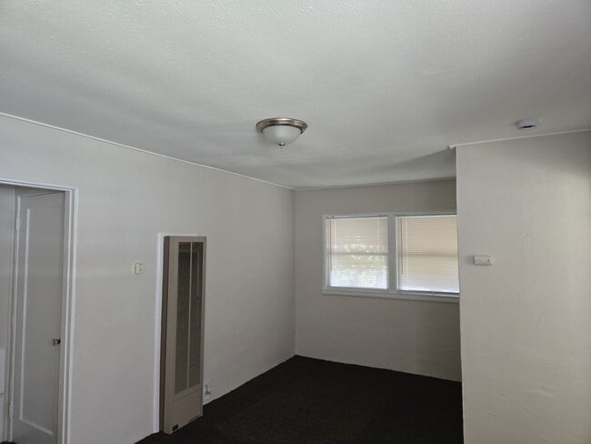 Building Photo - Upland 50-681