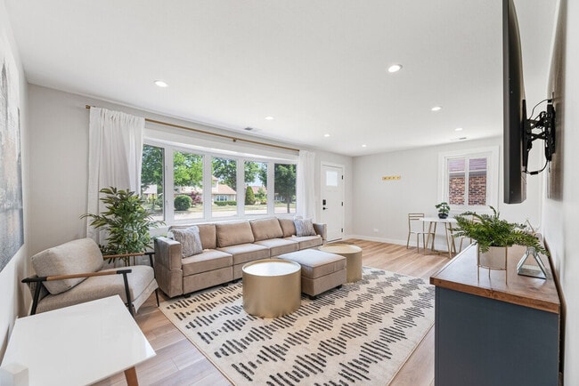 Building Photo - 1023 S Wolf Rd