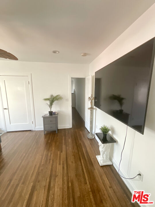 Foto del edificio - 534 W 10th St