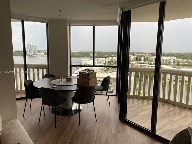 Foto del edificio - 1000 W Island Blvd