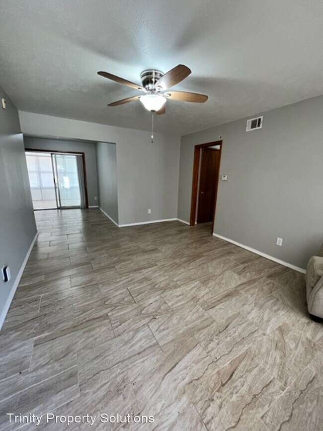 Building Photo - 3 br, 1.5 bath House - 4345 Woodedge dr