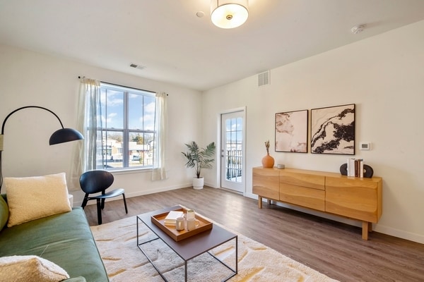 Living Area - Summerhill Gardens Apartments