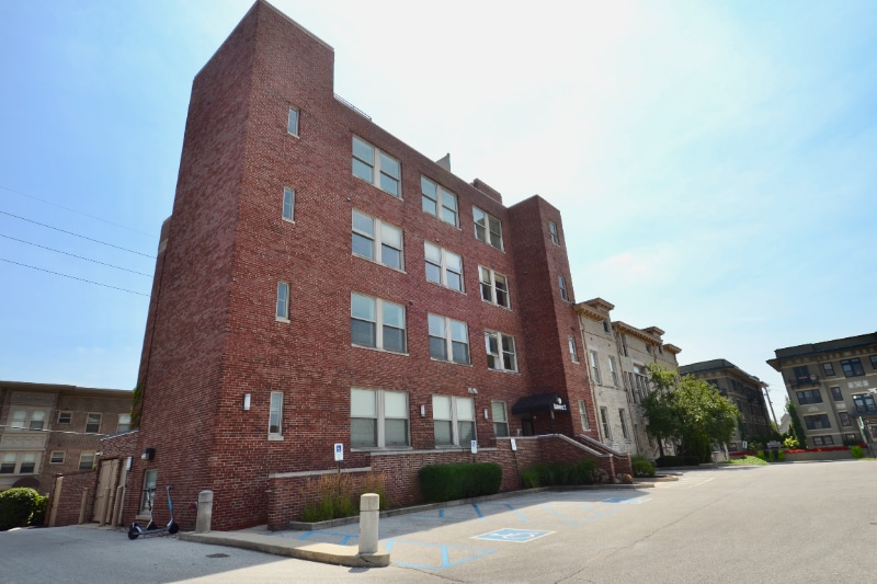 Primary Photo - 2105 N Meridian St