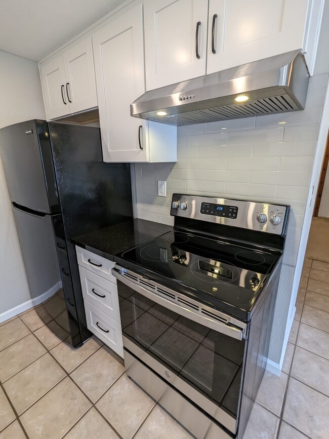 Foto del edificio - 825 Camelback Pl