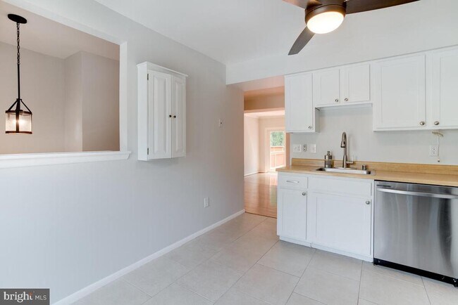 Foto del edificio - 24 Sebastiani Blvd