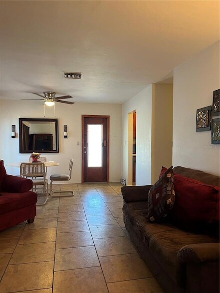 Foto del edificio - 3065 Lake June Blvd