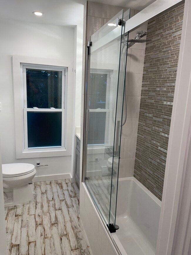 Baño - 2776 Maple Ave