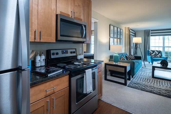 Building Photo - Elms Oakton