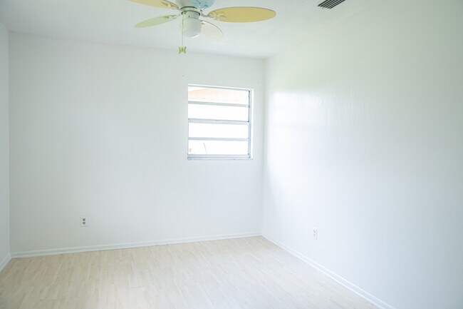 Foto del edificio - 912 Plato Ave