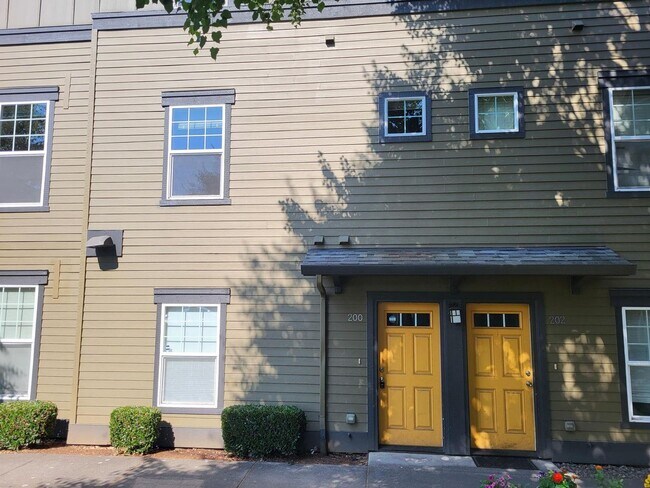 Building Photo - 3 br, 2.5 bath House - 1170 SW 170th Ave #200