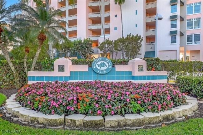 Foto del edificio - 262 Barefoot Beach Blvd