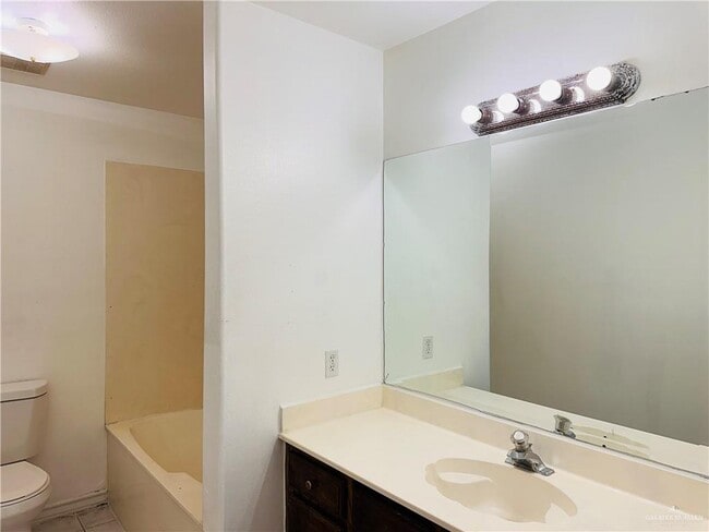 Building Photo - 19-31 1/2 W 31st 1/2 St