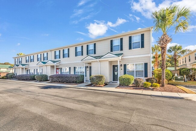 Building Photo - 2 bed, 2.5 bath pet friendly apartment for...