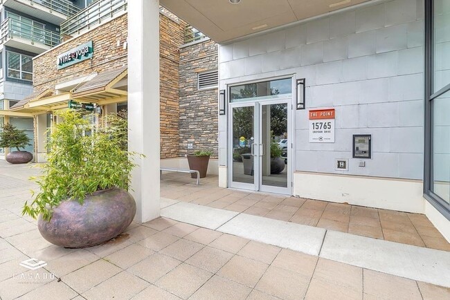 Photo du bâtiment - 15765-15765 Croydon Dr