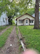 Building Photo - 2706 SE Kentucky Ave