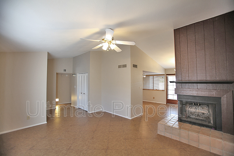 Primary Photo - 1512 W Jacinto Ave
