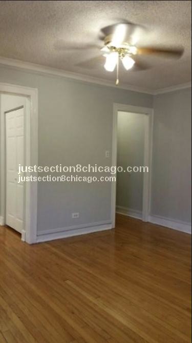 Building Photo - 6949 S Paxton Ave