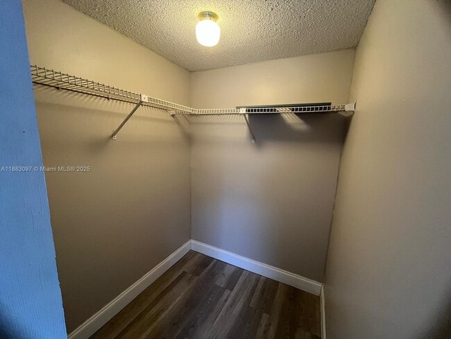 Foto del edificio - 3400 Foxcroft Rd