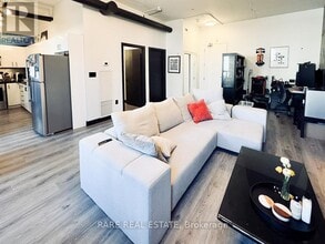 Building Photo - 66 Bay St S