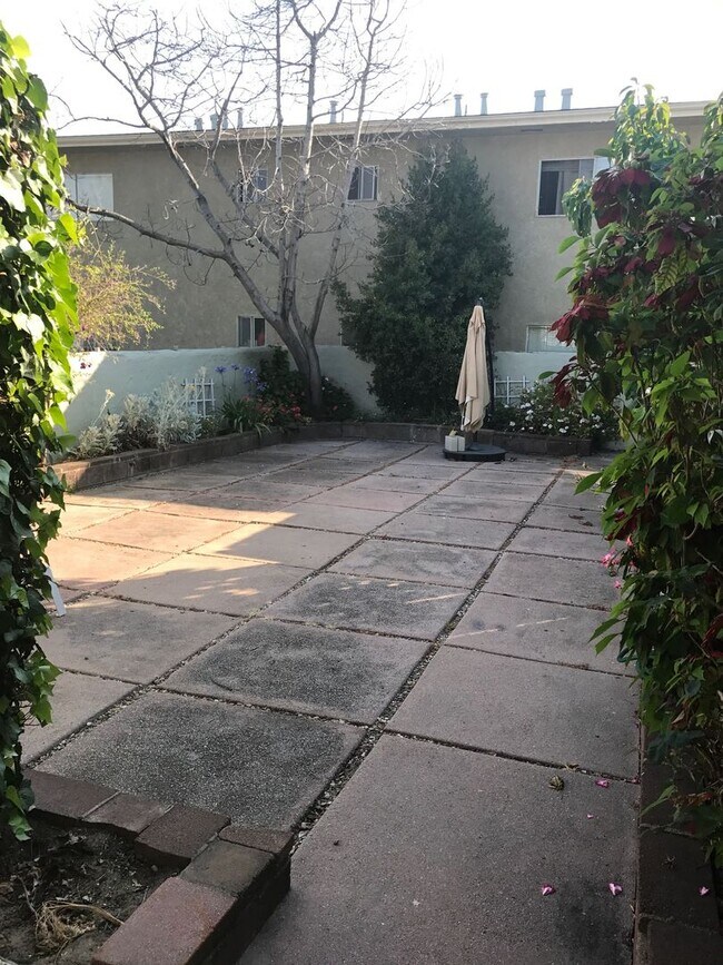Building Photo - *DEPOSIT PENDING* 3 Bedroom 2 Bathroom Hou...