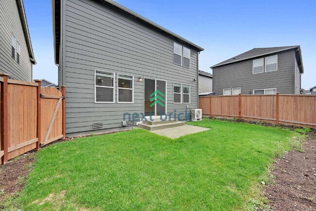 Foto del edificio - Modern 4-Bedroom Home in Rainier Ridge