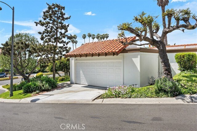 Building Photo - 701 Calle Los Olivos