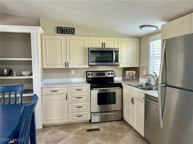 Foto del edificio - 110 Pine Key Ln