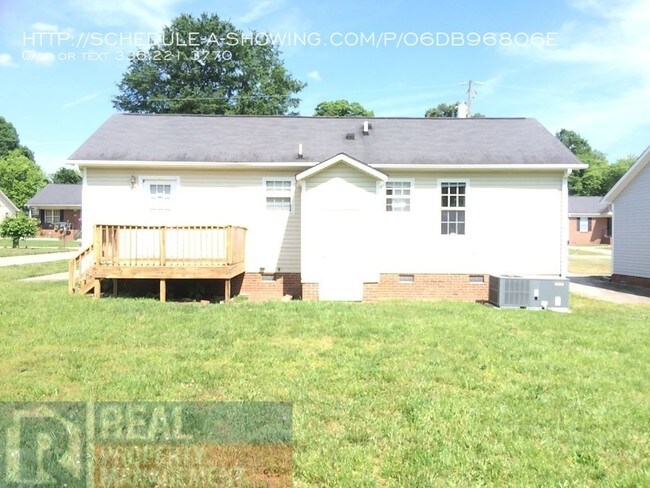Building Photo - Updated and Affordable 3 Bedroom Brick Ranch
