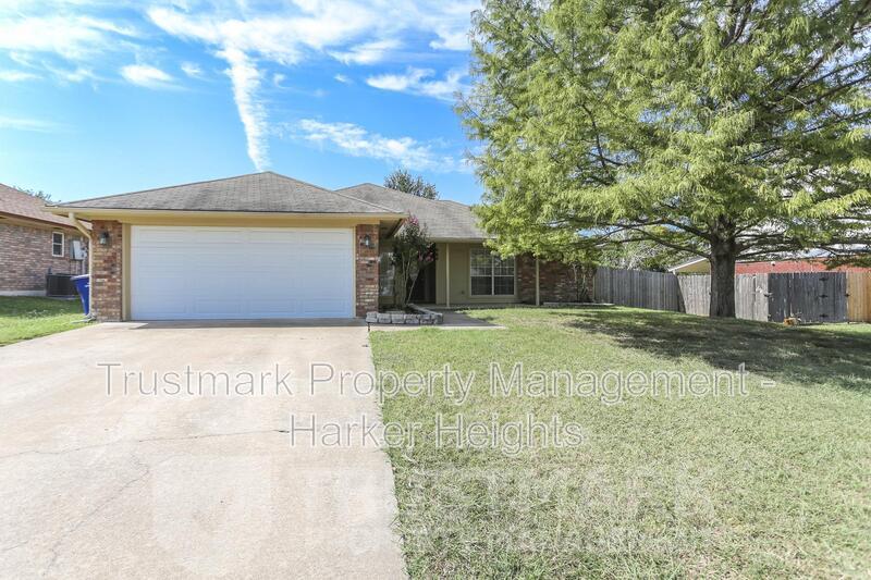 Foto principal - 904 Ballard Dr