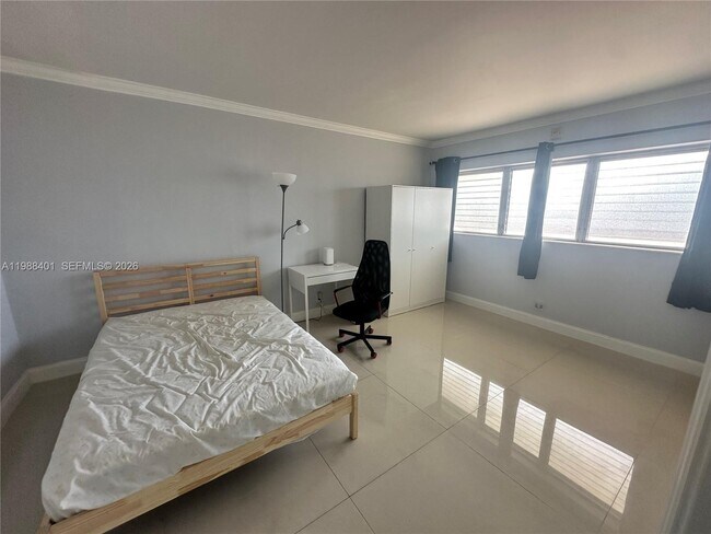 Foto del edificio - 1450 NE 170th St