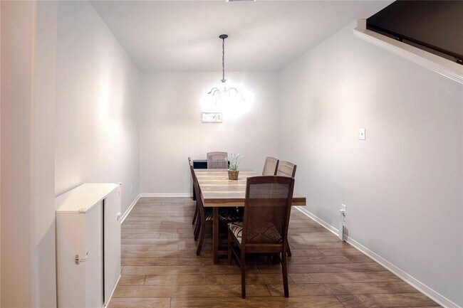 Building Photo - 2914 Meadowglen Cove