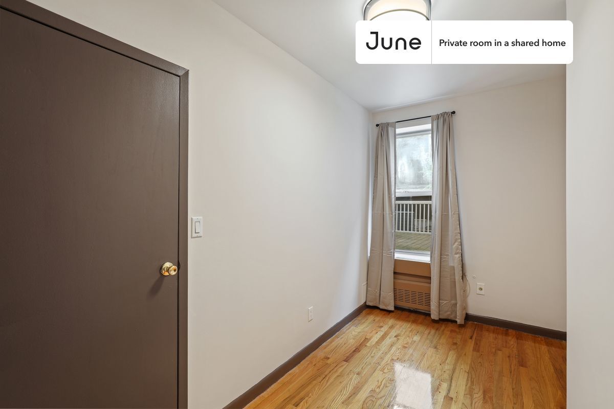 Private bedroom in 3 bed/1 bath Home - Private bedroom in 3 bed/1 bath Home