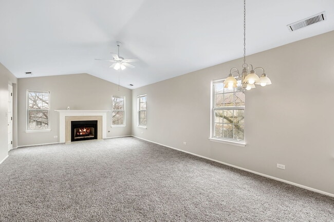 Building Photo - 285 Green Knoll Ln