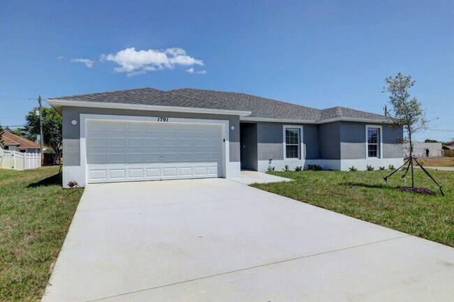 Building Photo - 3522 SW Margela St