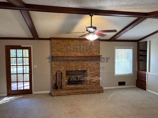 Building Photo - 185 Redwood Cir