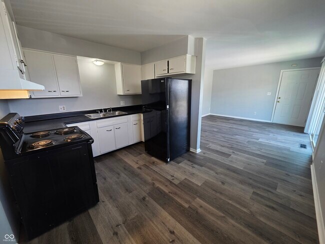 Building Photo - 6262 Eastridge Dr