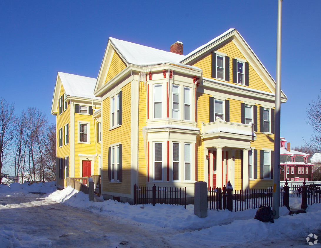 Primary Photo - 226-228 Purchase St