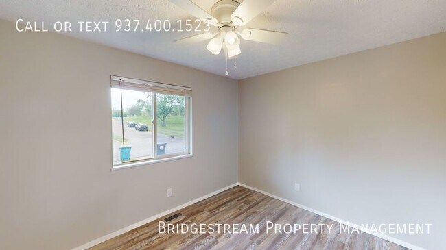 Building Photo - Ranch style 2 bedroom, 1 bath unit in Hube...
